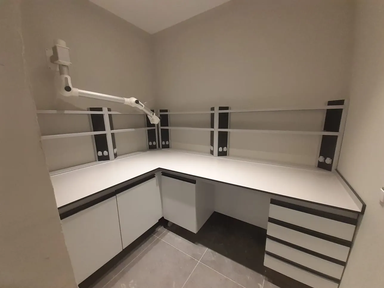 Laboratuvar Sistemlerinde İş Sağlığı ve Güvenliği - Baylab Laboratuvar Sistemleri