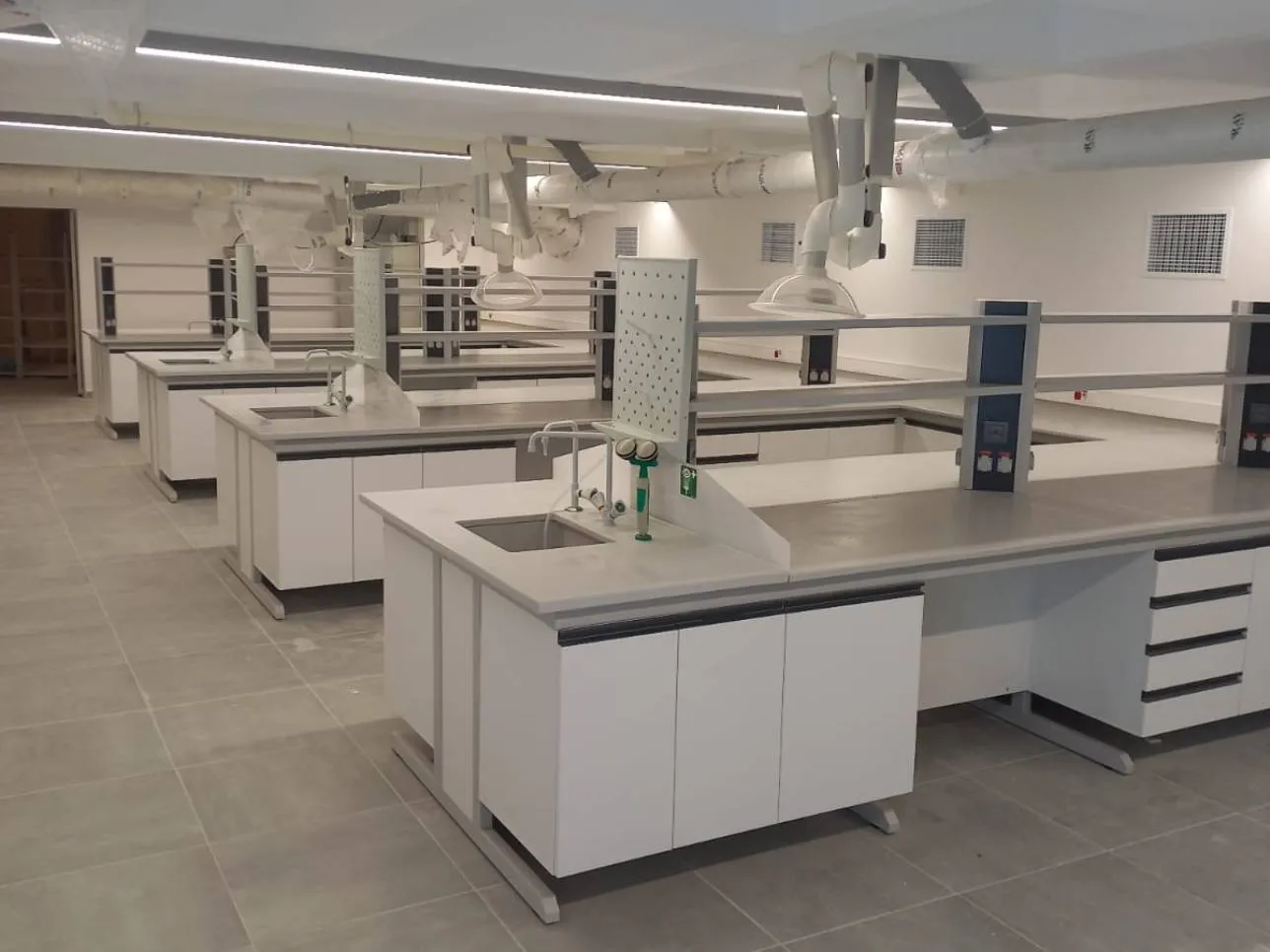 Sağlık Sektöründe Laboratuvar Sistemlerinin Rolü